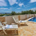 Golub Διαμέρισμα Kaštel Stari